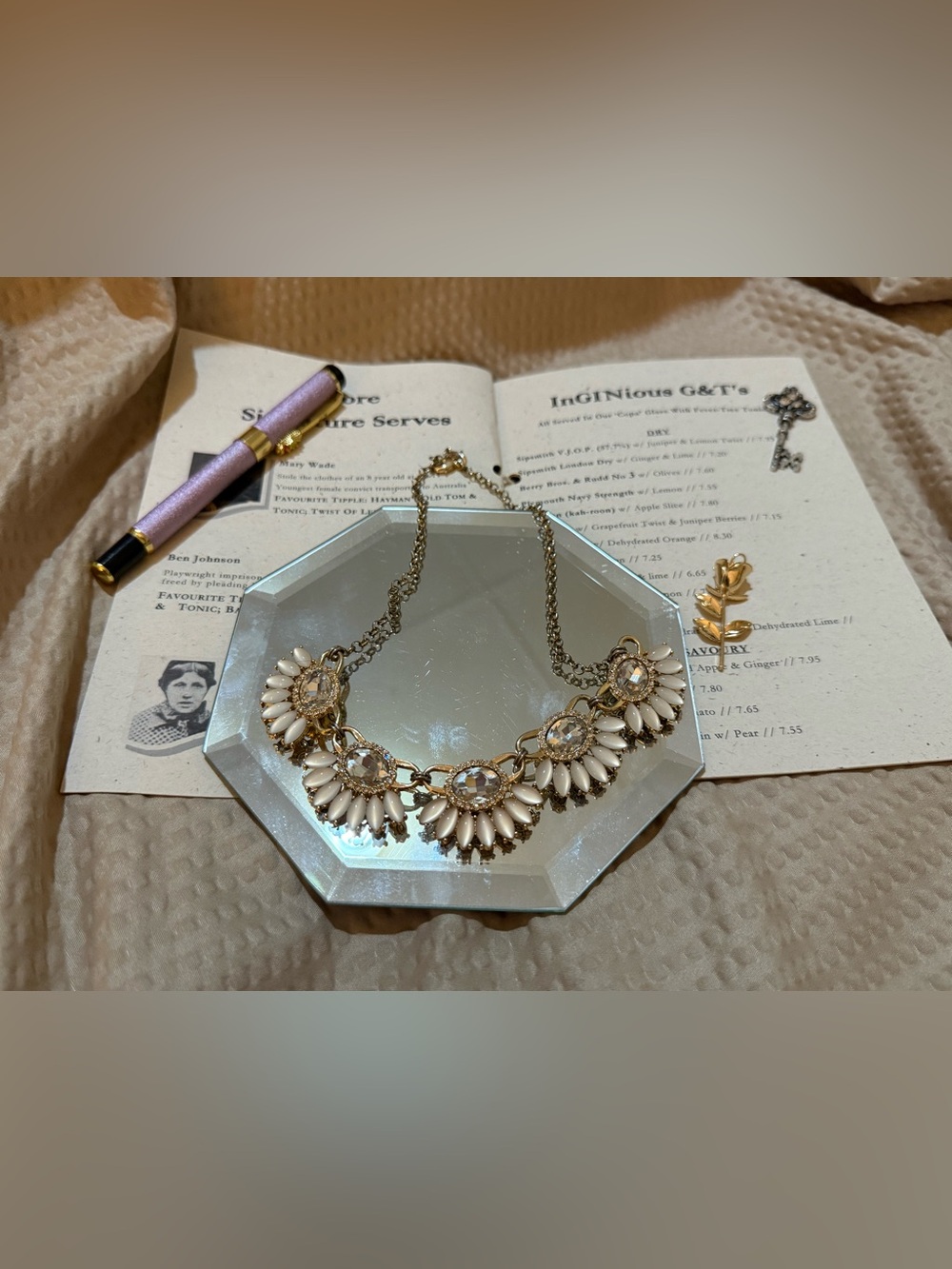 White Crystal Rhinestone Statement Bib Necklace Silver Tone 17”